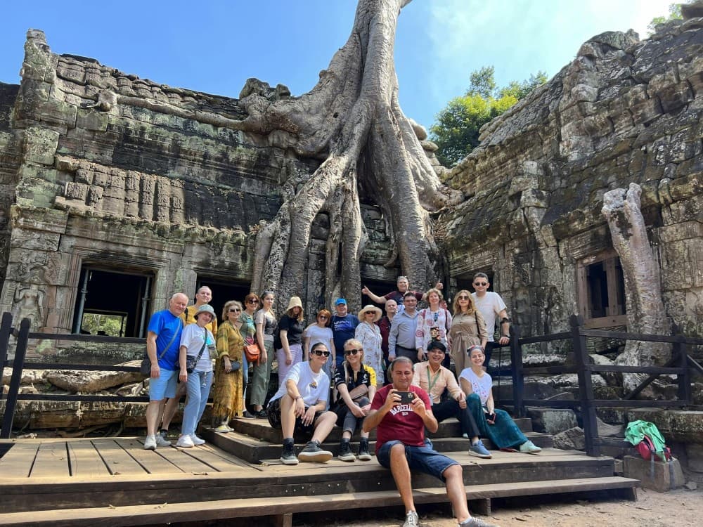 Siem Reap: Angkor Sunset Bike & Boat Tour w/ Drinks & Snacks | ®ExcursionMania