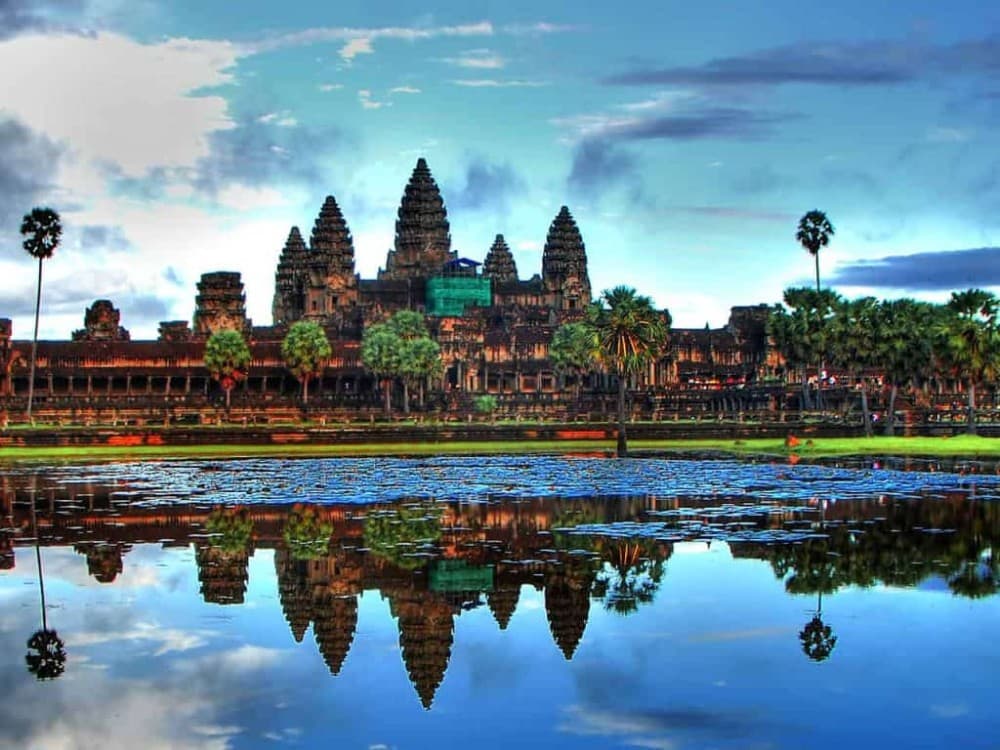 Angkor Wat: 2-Day Sunrise and Floating Village Tour | ®ExcursionMania