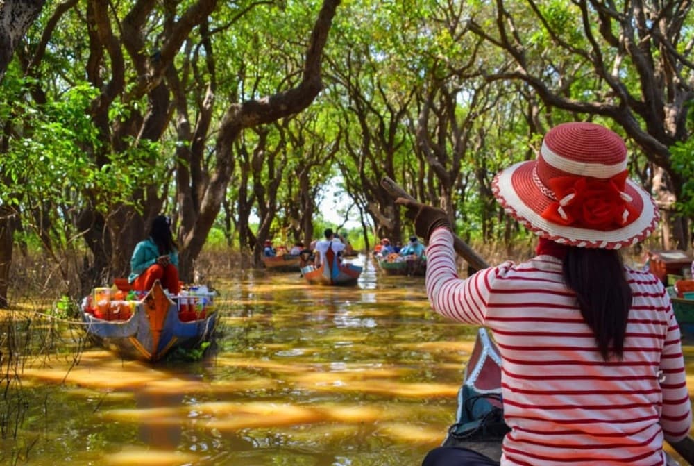From Siem Reap: Kampong Phluk Floating Village Tour by Boat | ®ExcursionMania