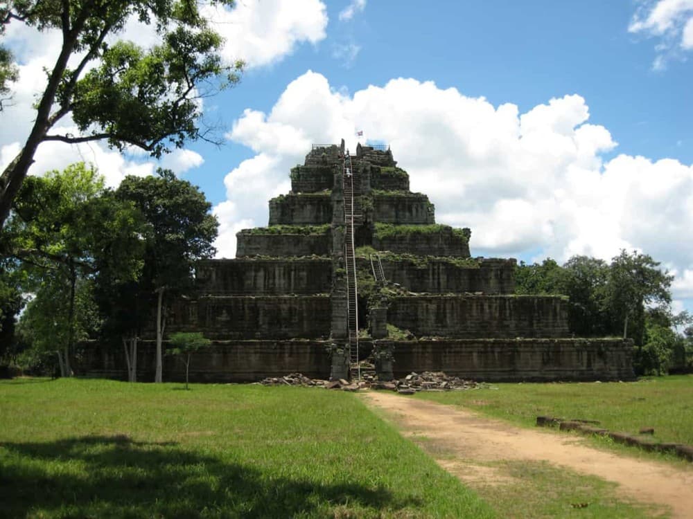 Koh Ker & Beng Mealea Temple Guided Tour | ®ExcursionMania