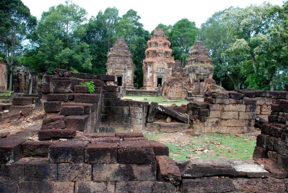 3-Day Angkor, Kompong Phluk & Roluos Temples Tour | ®ExcursionMania