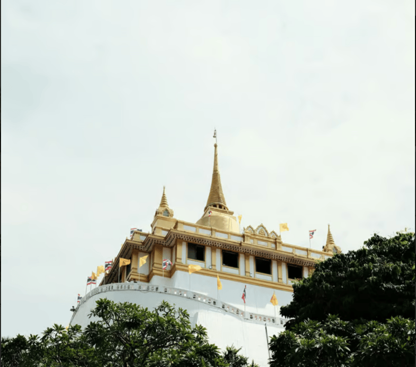 Bangkok: Wat Suthat, Giant Swing, Wat Saket | ®ExcursionMania