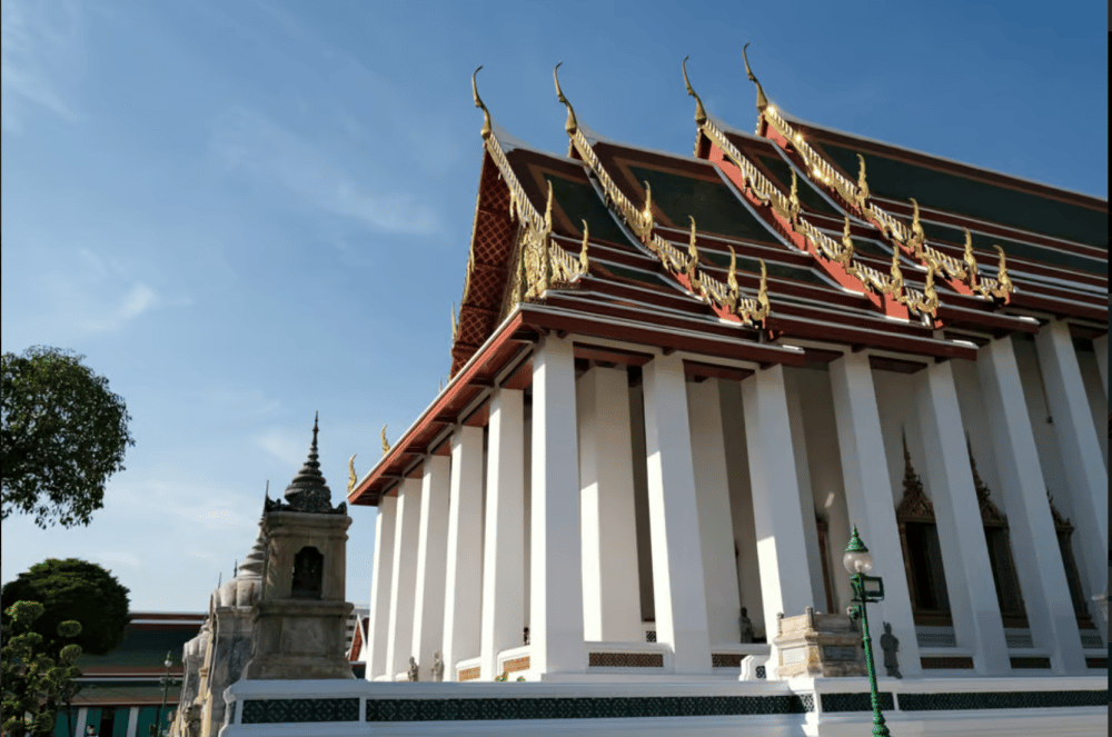 Bangkok: Wat Suthat, Giant Swing, Wat Saket | ®ExcursionMania