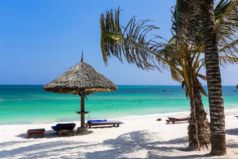 Kuza Cave, Blue Lagoon, The Rock Restaurant, Kaefunk Beach | ®ExcursionMania