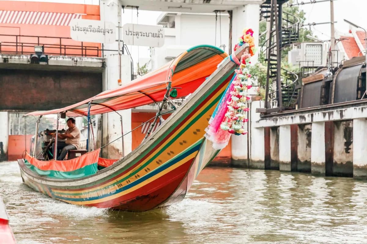 Bangkok: Private Long tail boat Canal tour | ®ExcursionMania