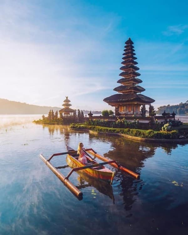 North Bali: Dolphin, Ulun Danu Temple, & Banyumala Waterfall | ®ExcursionMania