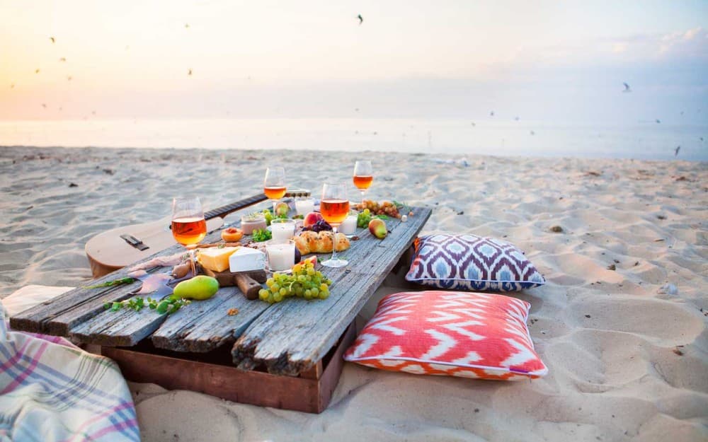 Lisbon: Beach Brunch Picnic with Set-Up and Transfers | ®ExcursionMania