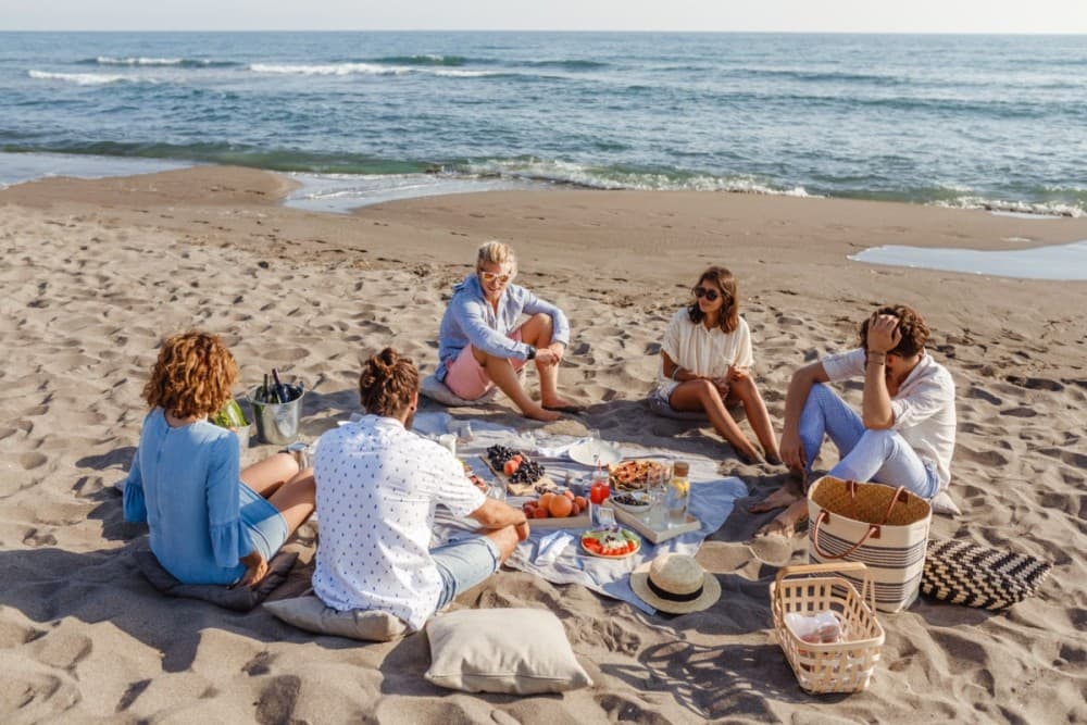 Lisbon: Beach Brunch Picnic with Set-Up and Transfers | ®ExcursionMania