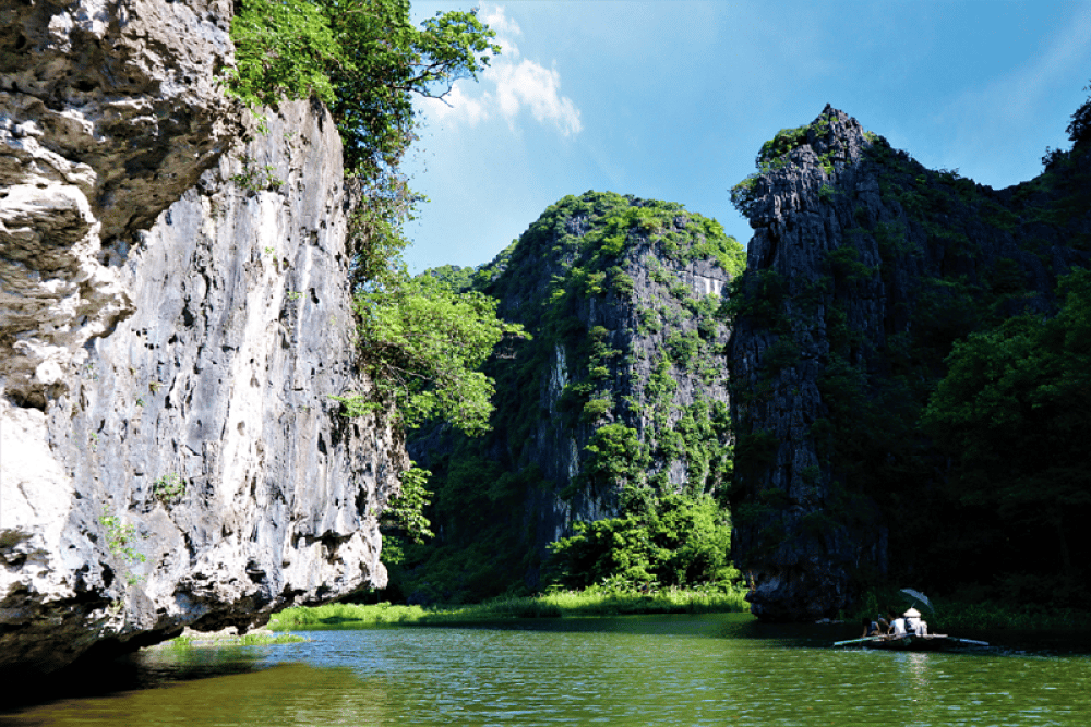 Bai Dinh Pagoda, Trang An Eco and Hang Mua Hiking Day Trip | ®ExcursionMania