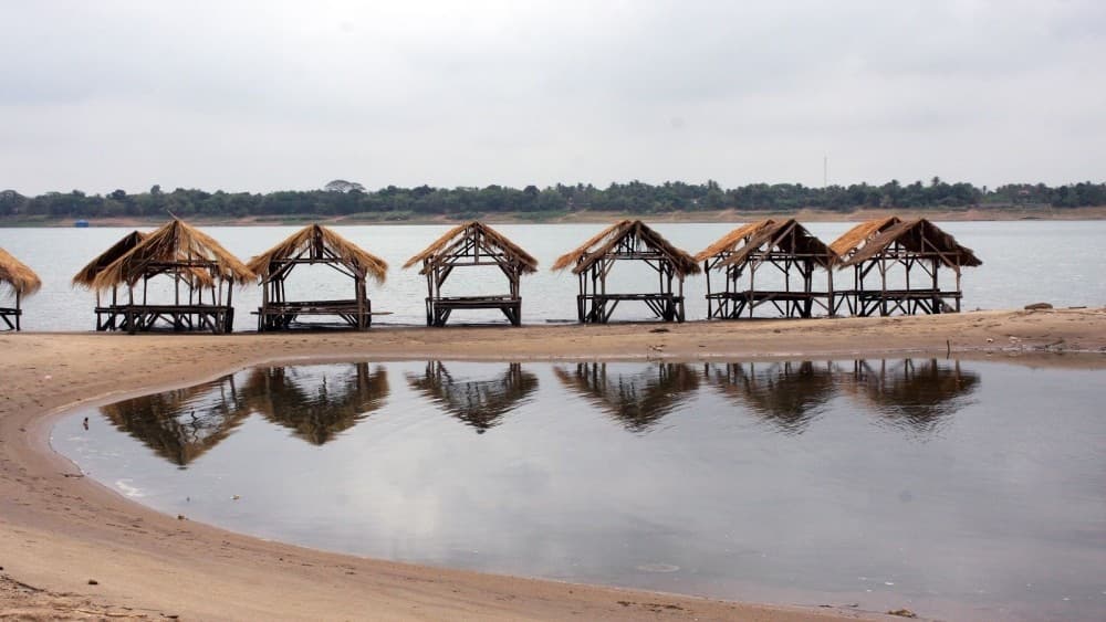 Phnom Penh: Silk Island Tour by Vespa | ®ExcursionMania