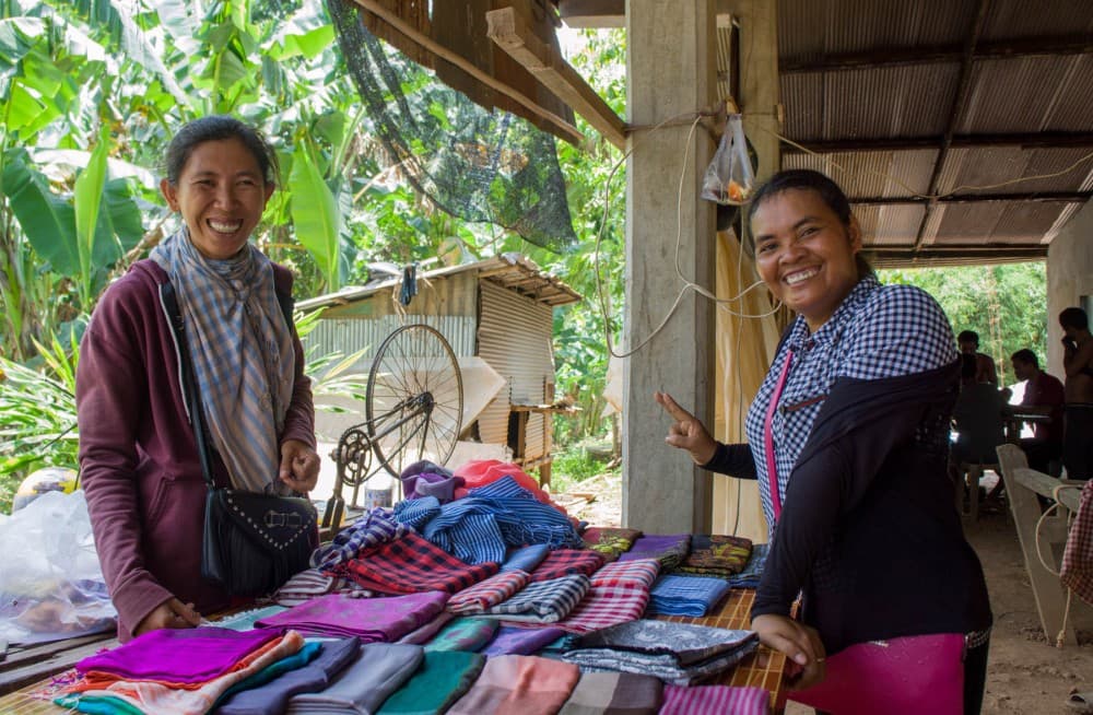 Phnom Penh: Silk Island Tour by Vespa | ®ExcursionMania