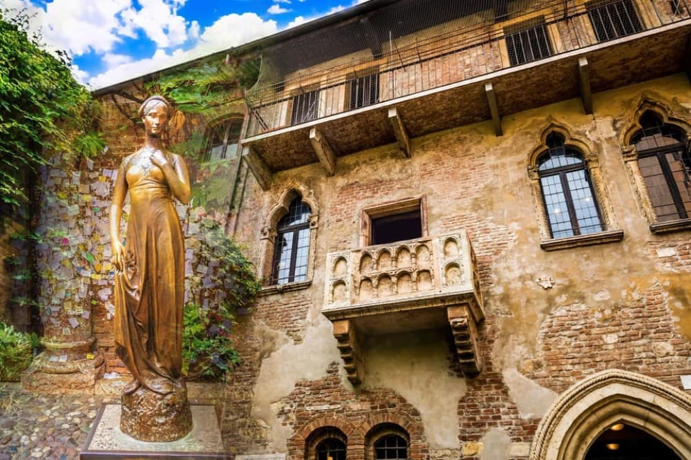 Milan: Verona Day Tour with a Lake Garda Cruise to Sirmione | ®ExcursionMania