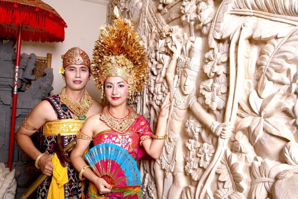 Ubud: Balinese Costume Photoshoot with Make Up | ®ExcursionMania