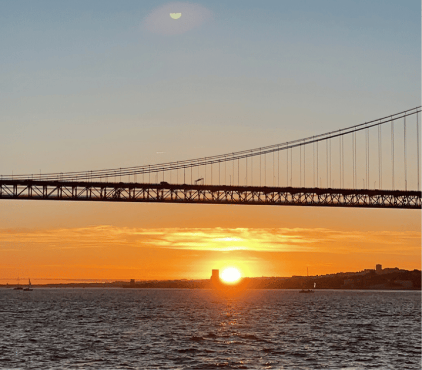 Lisbon: Sunset Boat Tour with Wine | ®ExcursionMania
