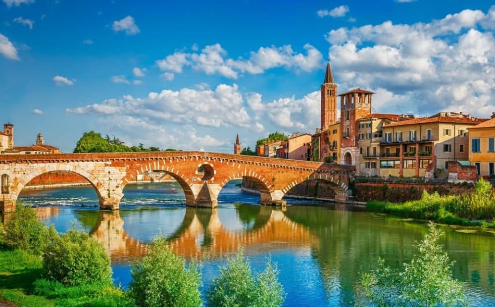From Verona: Sirmione Boat Tour with Castle and Roman Villa | ®ExcursionMania