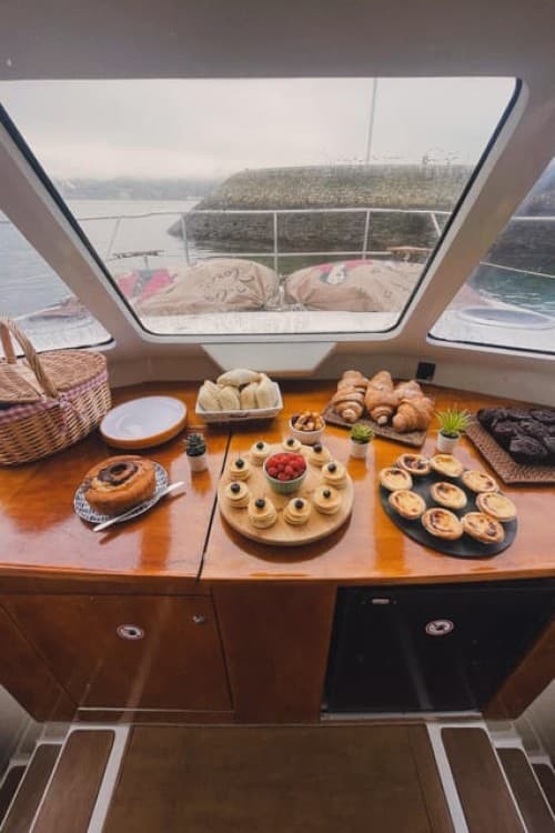 Lisbon: Brunch on Board a Beautifull Catamaran Private | ®ExcursionMania
