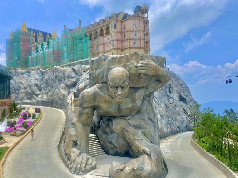 Da Nang: Golden Bridge by Private Car or Bus with pickup | ®ExcursionMania
