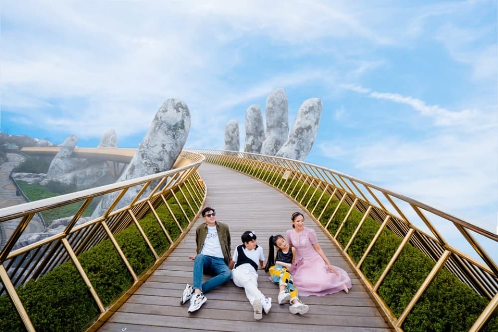Da Nang: Golden Bridge by Private Car or Bus with pickup | ®ExcursionMania