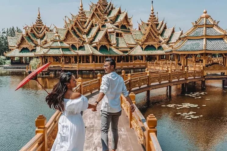 Taling Chan Floating Market