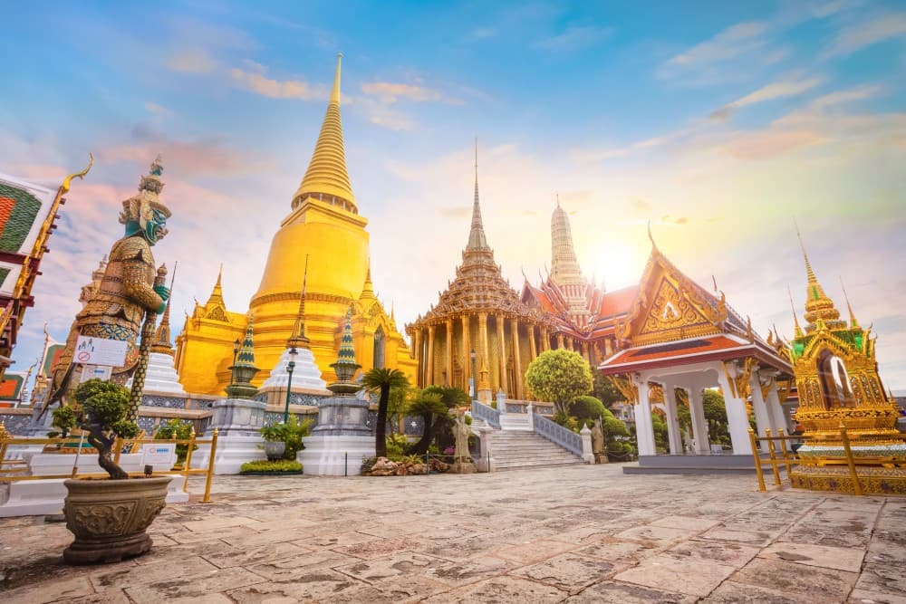 Bangkok Tour with Grand Palace, Emerald Buddha & Temple of Dawn | ®ExcursionMania