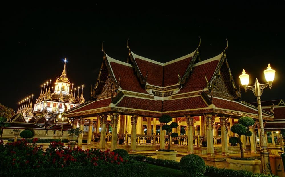 Old Town City Tour of Bangkok with Wat Suthat, Wat Saket & Wat Ratchan | ®ExcursionMania