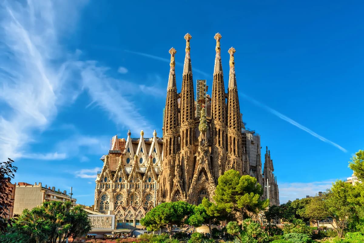 Barcelona: Sagrada Familia Skip-the-Line Entry Ticket & Tour | ®ExcursionMania