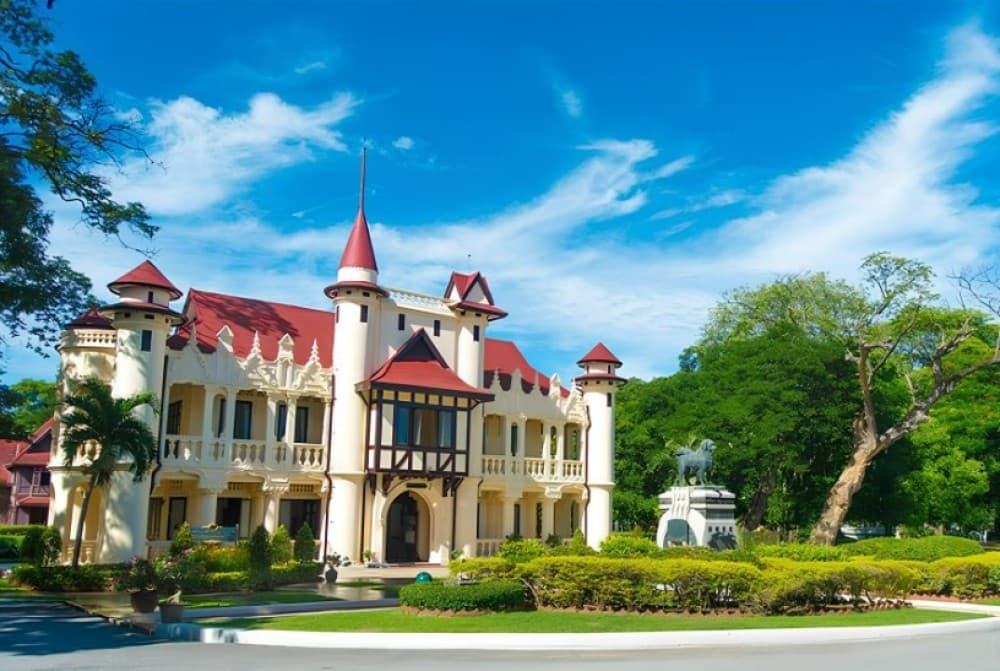 Maeklong Railway Market, Floating Market & Nakhon Pathom City Tour from Bangkok | ®ExcursionMania