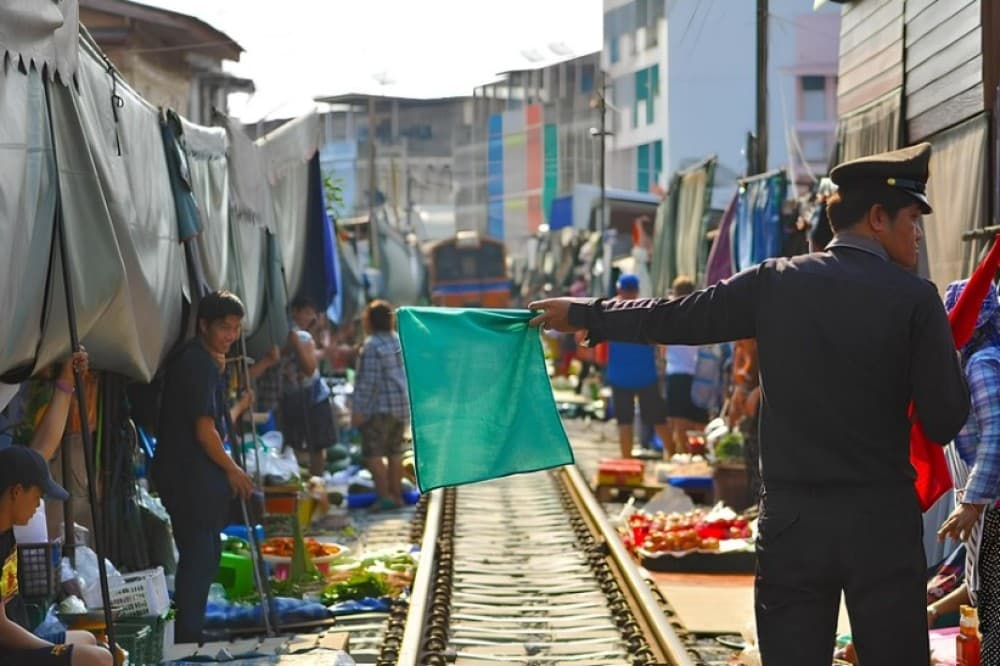 Maeklong Railway Market, Floating Market & Nakhon Pathom City Tour from Bangkok | ®ExcursionMania