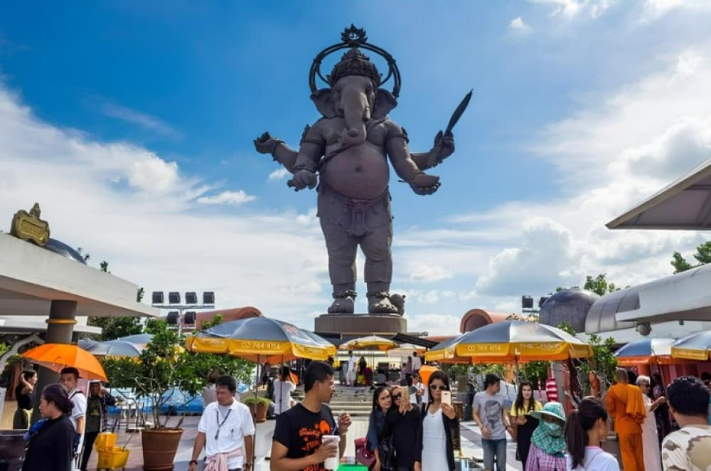 Chachoengsao One Day Trip from Bangkok : Historic Market and Buddhist | ®ExcursionMania