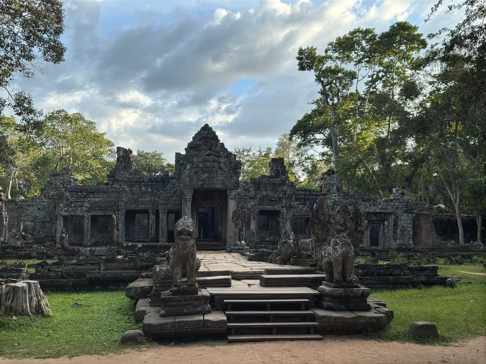 Full-Day Banteay Srei & 4 Temples Join-in Tour | ®ExcursionMania