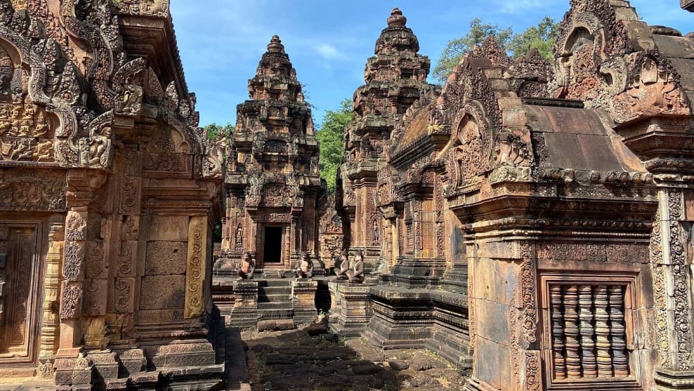 Full-Day Banteay Srei & 4 Temples Join-in Tour | ®ExcursionMania