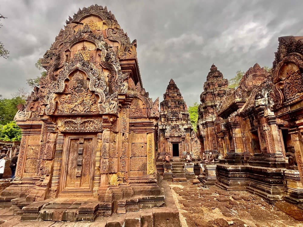 Full-Day Banteay Srei & 4 Temples Join-in Tour | ®ExcursionMania