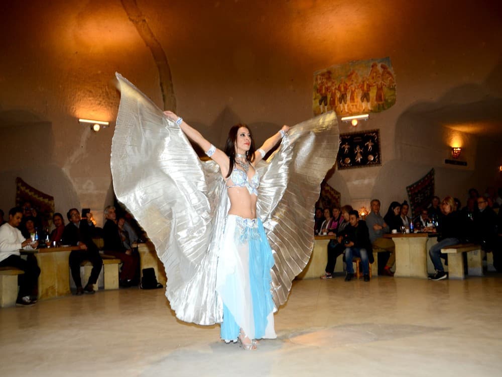 Cappadocia: Cappadocia: Dinner and Folk Show at a Cave Restaurant | ®ExcursionMania