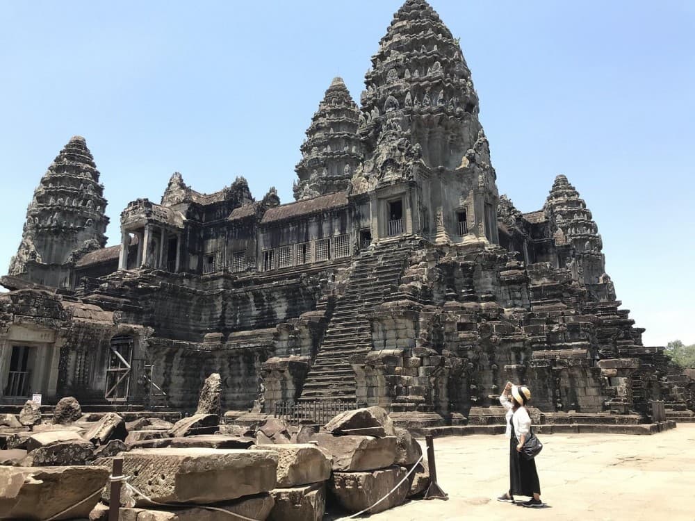 Full-Day Private Guided Angkor Temple & Sunset Tour | ®ExcursionMania