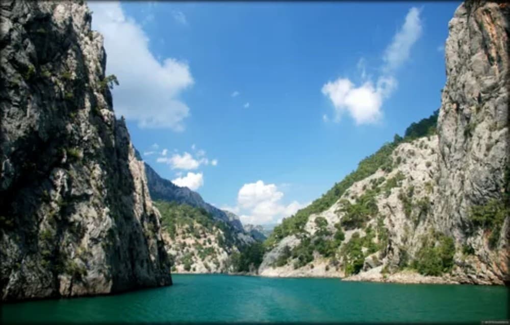 Alanya: Green Canyon Tour from Alanya: Dam Visit & Boat Ride with Soft Drinks | ®ExcursionMania