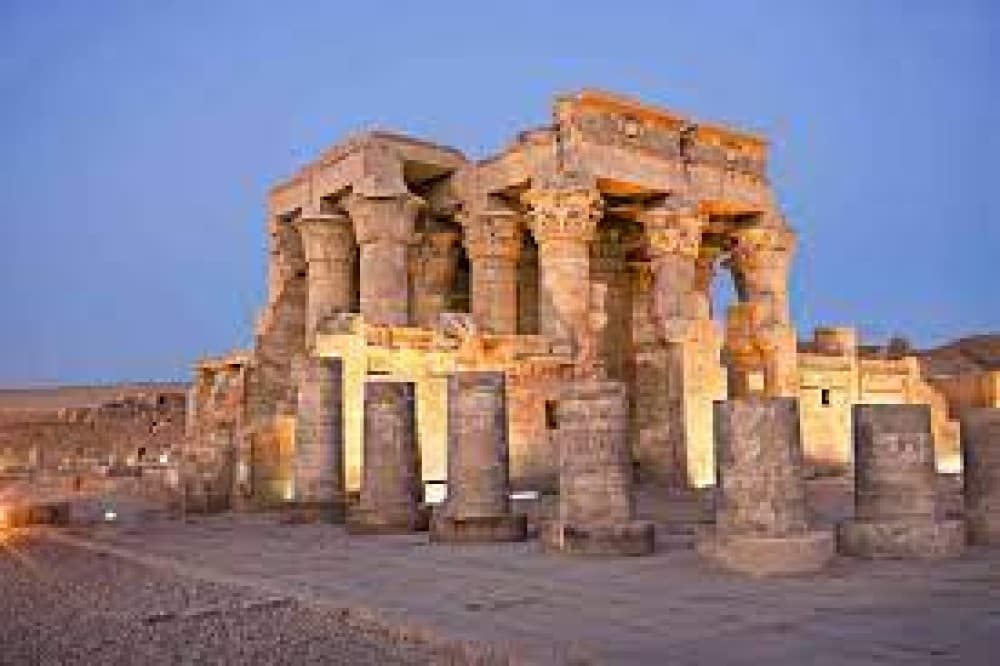 Luxor: Private Edfu and Kom Ombo Temples Tour & Lunch | ®ExcursionMania