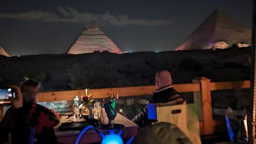 Cairo: Dinner at The Great Pyramid Inn with Hotel Transfers | ®ExcursionMania