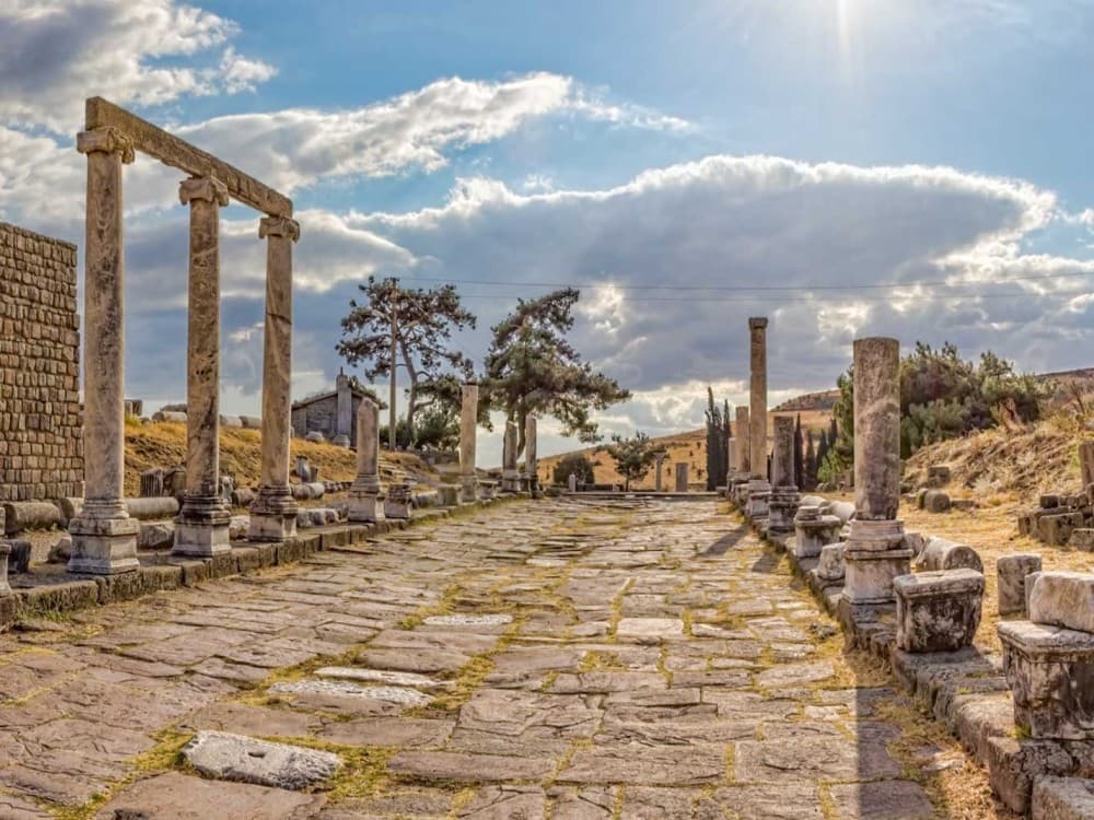 From Izmir: Pergamon Tour with Hotel Transfer & Lunch | ®ExcursionMania