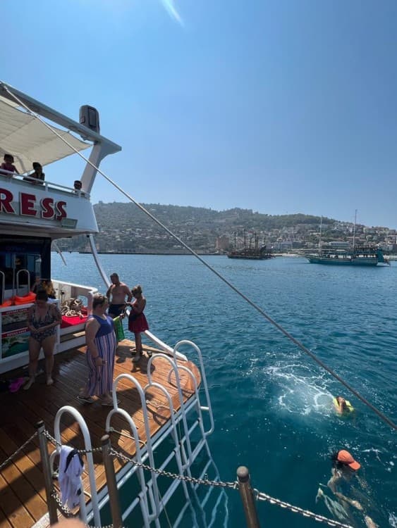 Alanya Comfort Boat Tour with Swim Stops | ®ExcursionMania