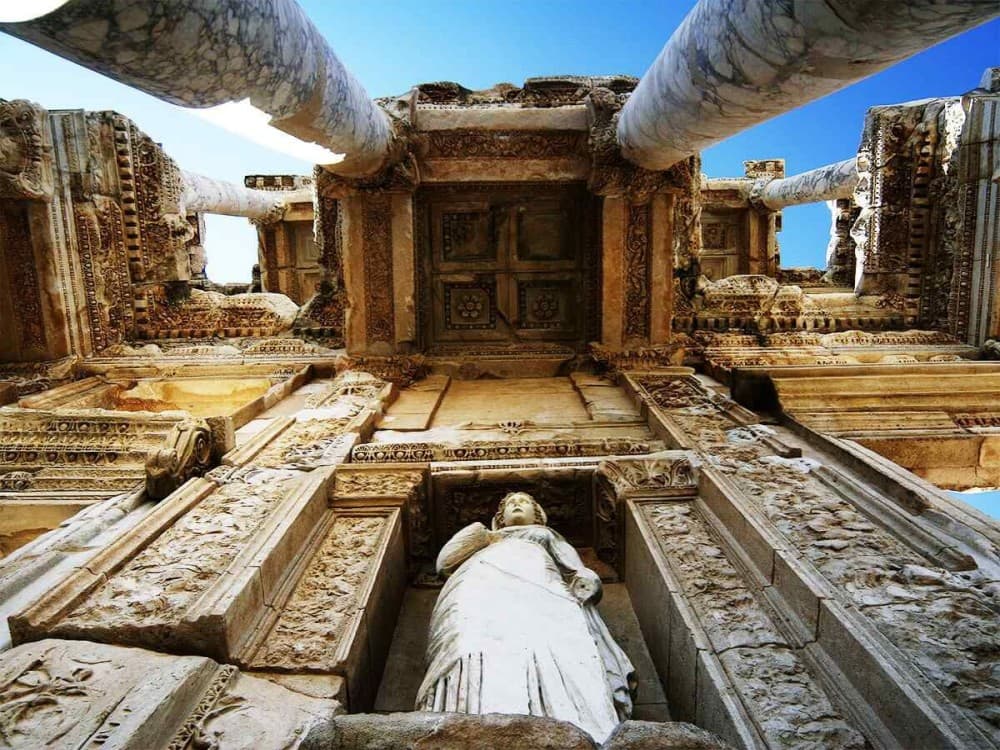 From Izmir to Ephesus: A Guided Historical Experience | ®ExcursionMania