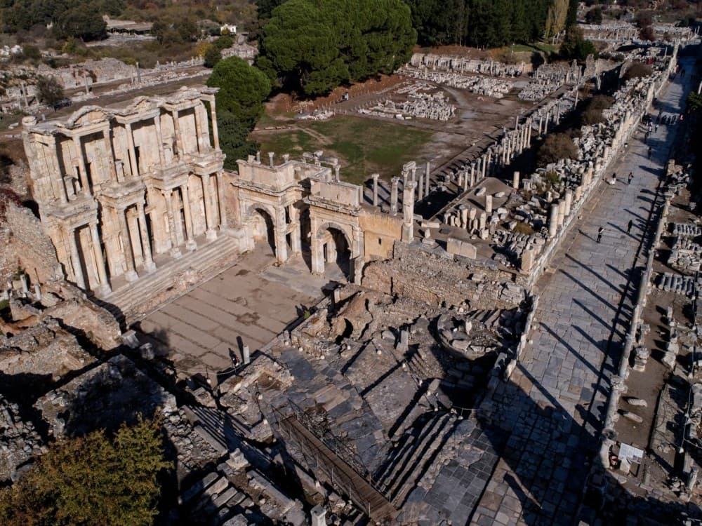 From Izmir to Ephesus: A Guided Historical Experience | ®ExcursionMania