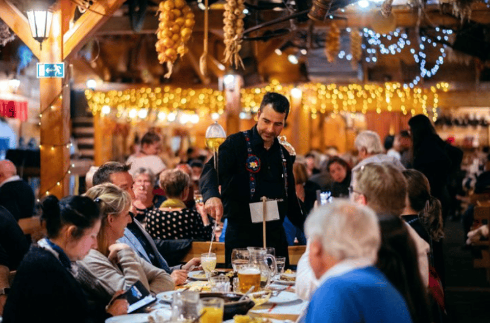 Folklore Dinner with Unlimited Drinks 4course Menu | ®ExcursionMania