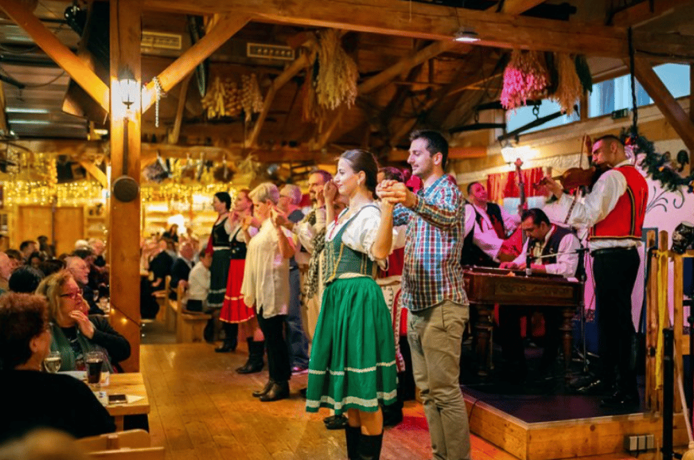 Folklore Dinner with Unlimited Drinks 4course Menu | ®ExcursionMania