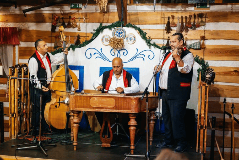 Folklore Dinner with Unlimited Drinks 4course Menu | ®ExcursionMania