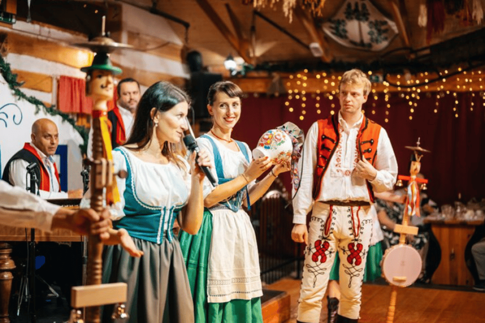 Folklore Dinner with Unlimited Drinks 4course Menu | ®ExcursionMania