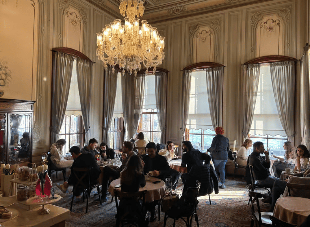 Istanbul: Dolmabahce Palace and Harem Fast-Track & Audio | ®ExcursionMania