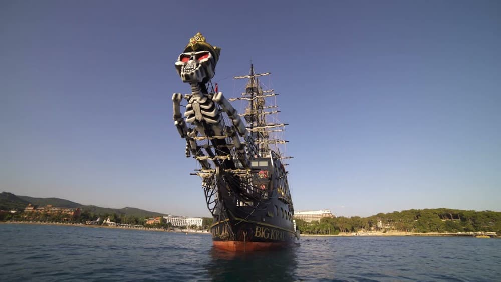 Side Sunset Boat Tour with Dinner, Drinks, and Entertainment | ®ExcursionMania