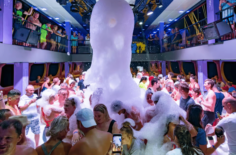 Side Sunset Boat Tour with Dinner, Drinks, and Entertainment | ®ExcursionMania
