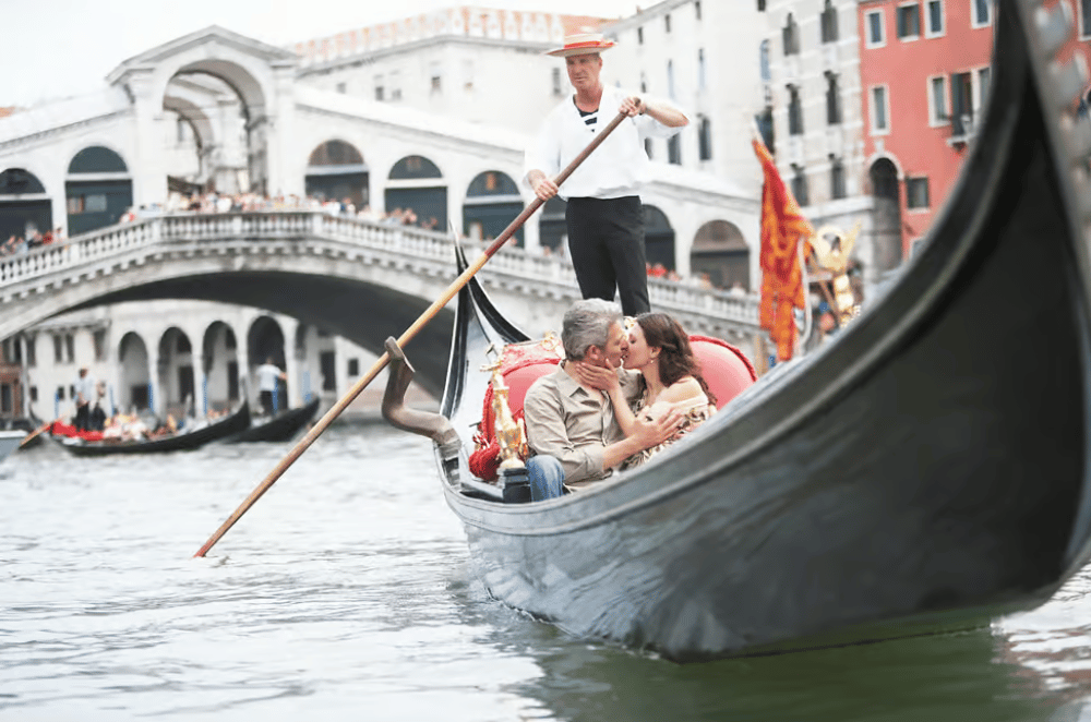 Venice: Private Gondola Ride with Personal Photographer | ®ExcursionMania