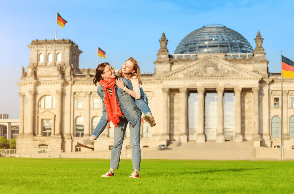 Berlin Essentials: Private Photoshoot at Berlins top sites | ®ExcursionMania